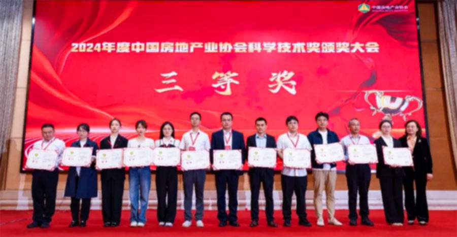 領(lǐng)獎(jiǎng)?wù)掌?jpg